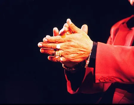 foto di mani che battono il ritmo flamenco